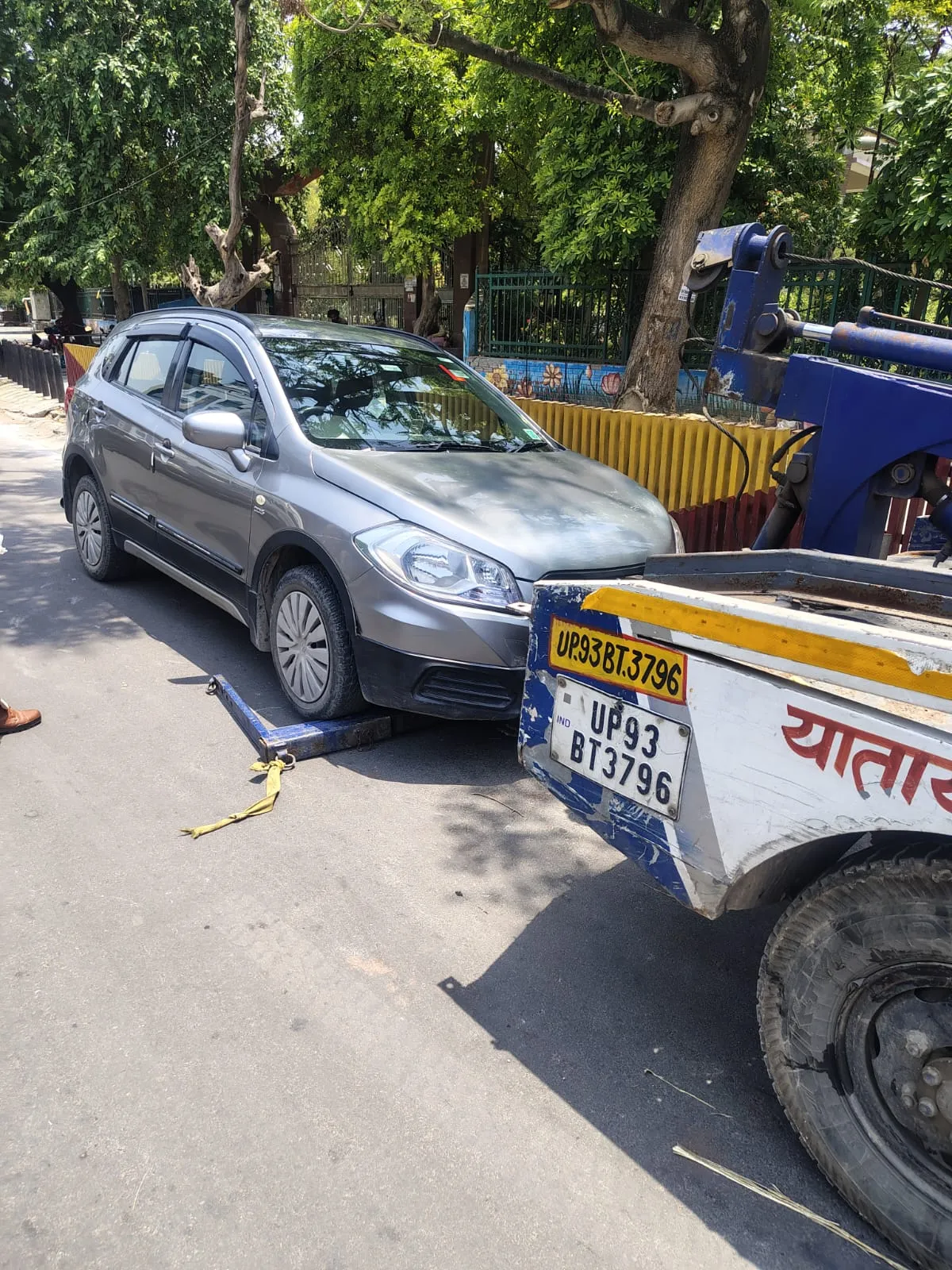 यातायात पुलिस की कड़ी कार्यवाही, नो पार्किंग जोन में खड़े वाहनों को पहुंचाया गया थाने