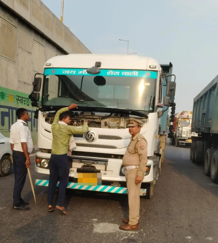 पुलिस की संयुक्त कार्रवाई में प्रेशर हॉर्न, मॉडीफाइड साइलेंसर, हूटर लगे वाहनों के हुए चालान 