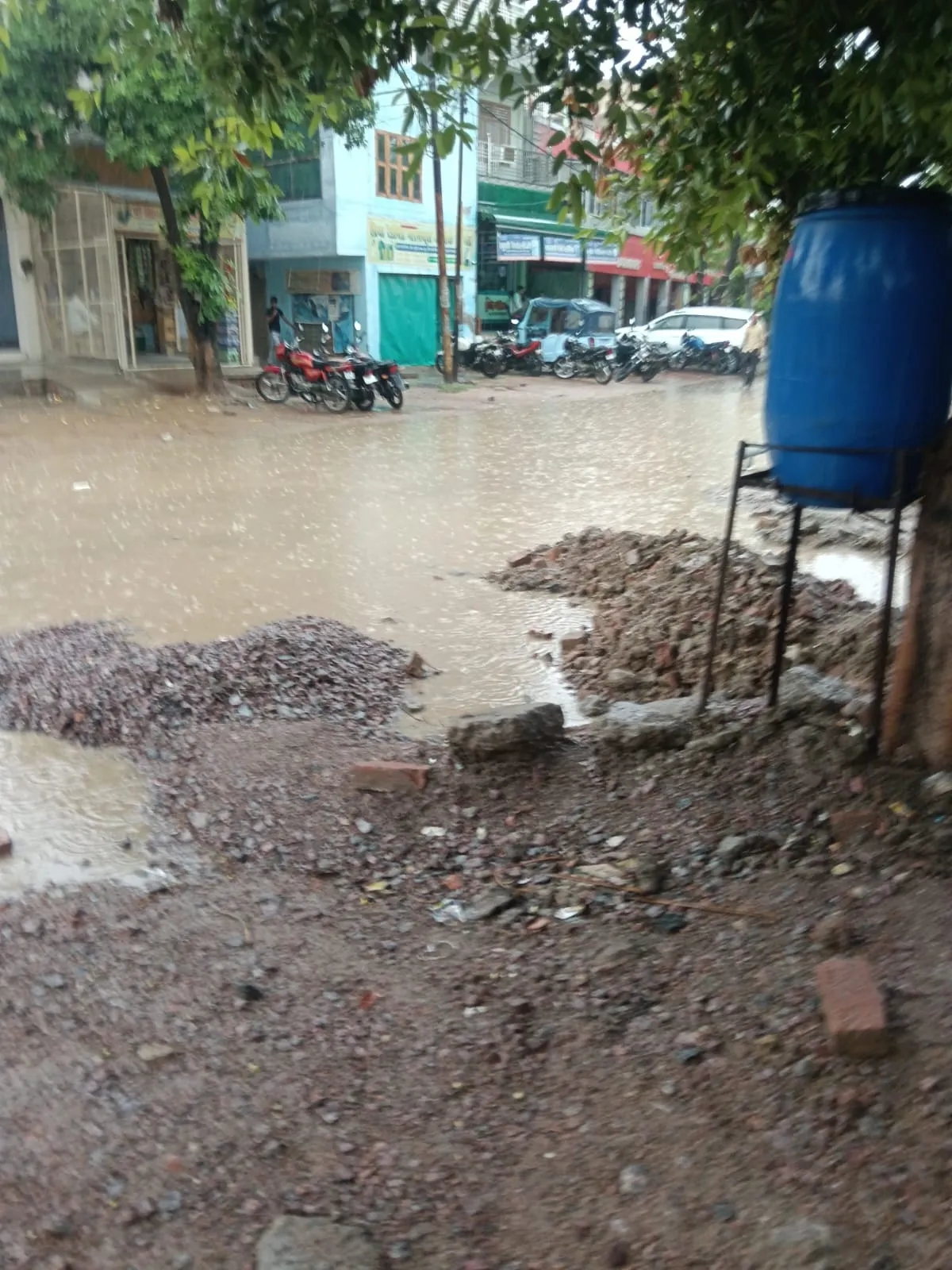 झमाझम बारिश सुहावना हुआ मौसम,अगले 48 घंटों में मानसून दस्तक दे सकता है