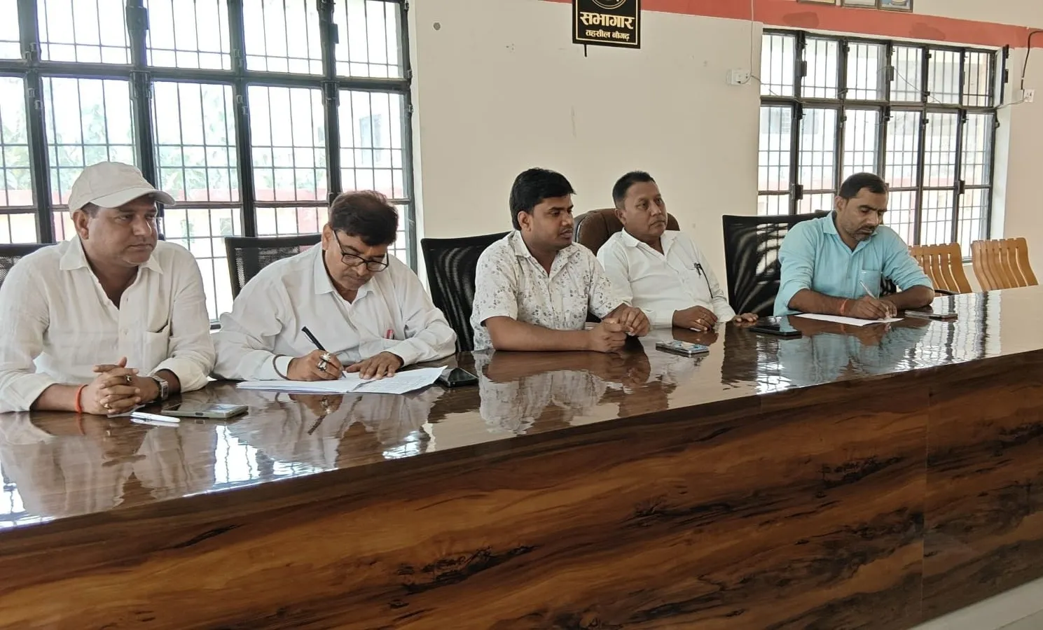 सिद्धार्थनगर में 11 दिन में 7 बार 71 लेखपालों के तबादले, नियम में अनदेखी का लगाया आरोप
