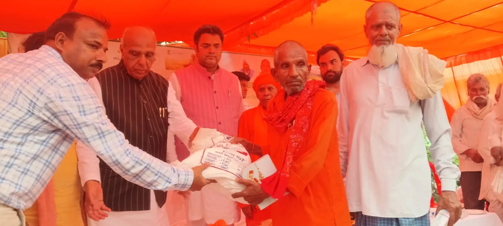 सांसद जगदंबिका पाल ने मखाना उत्पादन बढ़ाने पर दिया जोर, वैज्ञानिक खेती अपनाने की अपील