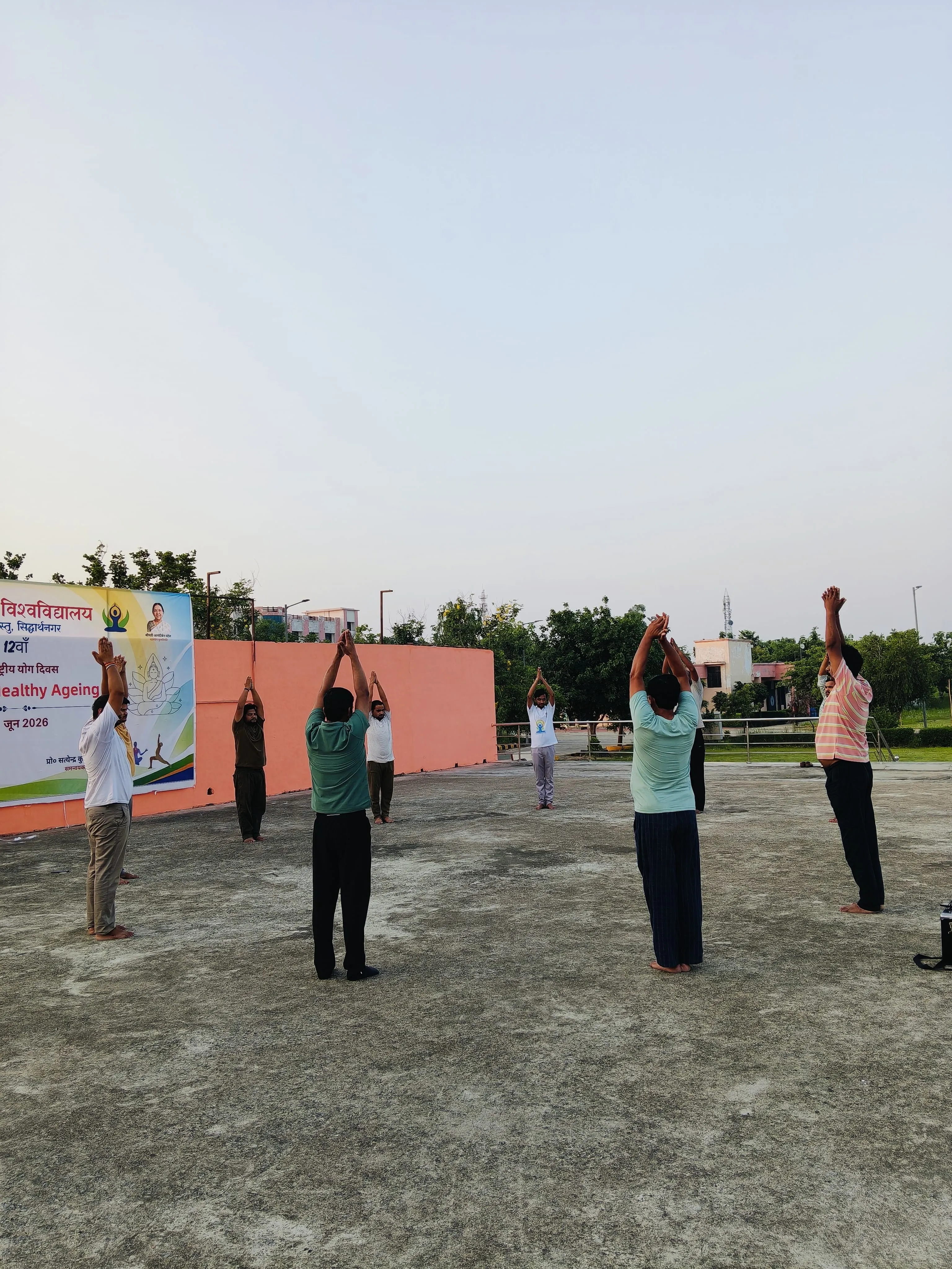 सिद्धार्थ विश्वविद्यालय में दीक्षांत उत्सव के उपलक्ष्य में प्रभात फेरी एवं योगाभ्यास का आयोजन