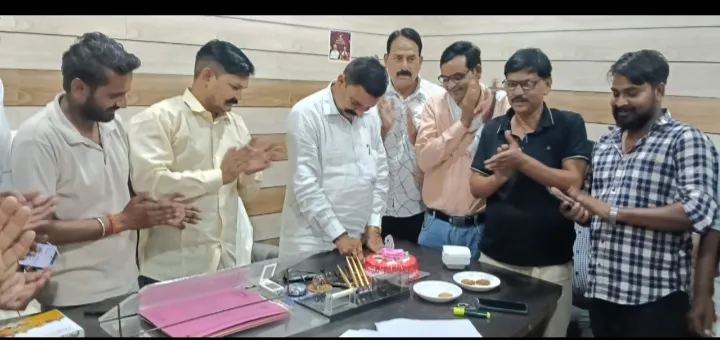ग्राम प्रधान  एवं मीडिया कर्मियों ने भदपुरा ब्लॉक प्रमुख जन्मदिन धूमधाम से मनाया 