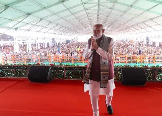 मोदी की 12 वर्षों की सत्ता और आम आदमी: वादे, बदलाव और ज़मीनी हकीकत
