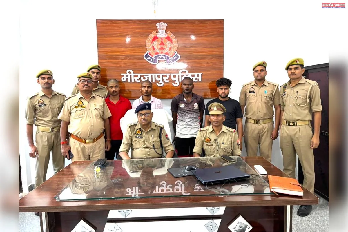 पुलिस द्वारा हत्या के अभियोग से सम्बन्धित 04 अभियुक्त गिरफ्तार, आला कत्ल व लाठी-डण्डे आदि बरामद