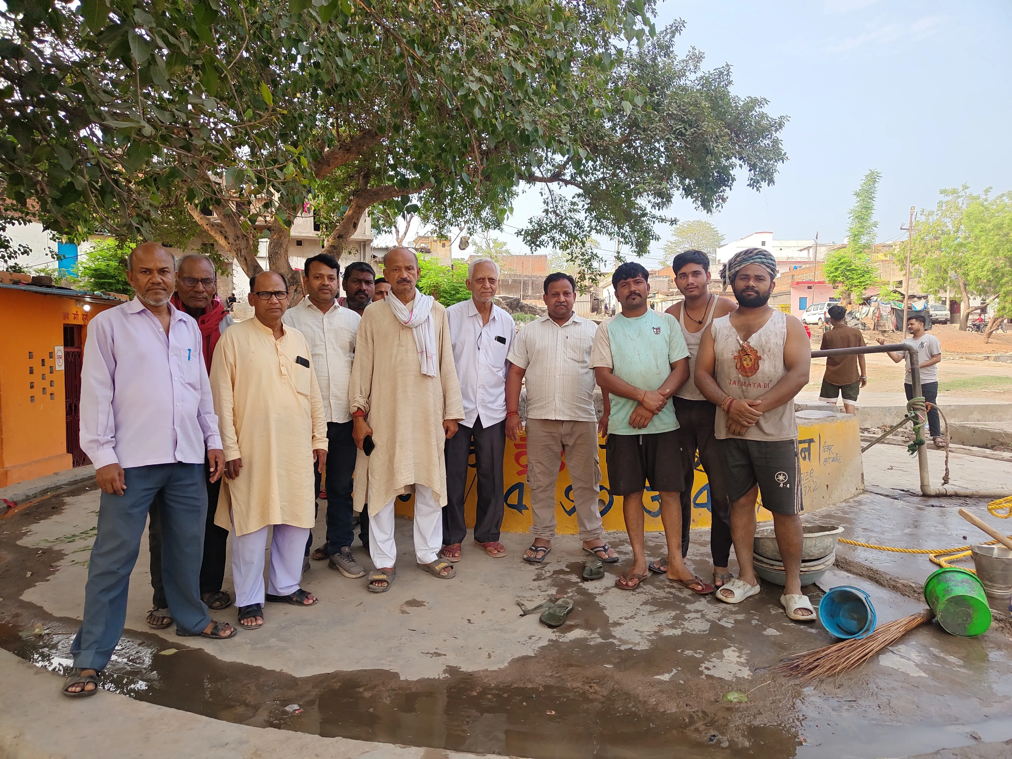 पानी संकट के बीच जन सहयोग की बड़ी पहलग्राम प्रधान, समृद्धि जन कल्याण ट्रस्ट ने संभाली कमान, बीजपुर सब्जी मंडी के पुराने कुएं की कराई सफाई