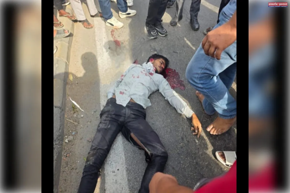 छतनाग रोड पर दर्दनाक सड़क हादसा: सड़क पार कर रहे युवक की मौत, बाइक सवार गंभीर रूप से घायल।