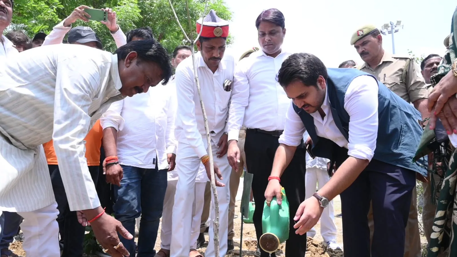 वृहद पौधरोपण के साथ ‘एक पेड़ मां के नाम’ अभियान की शुरुआत