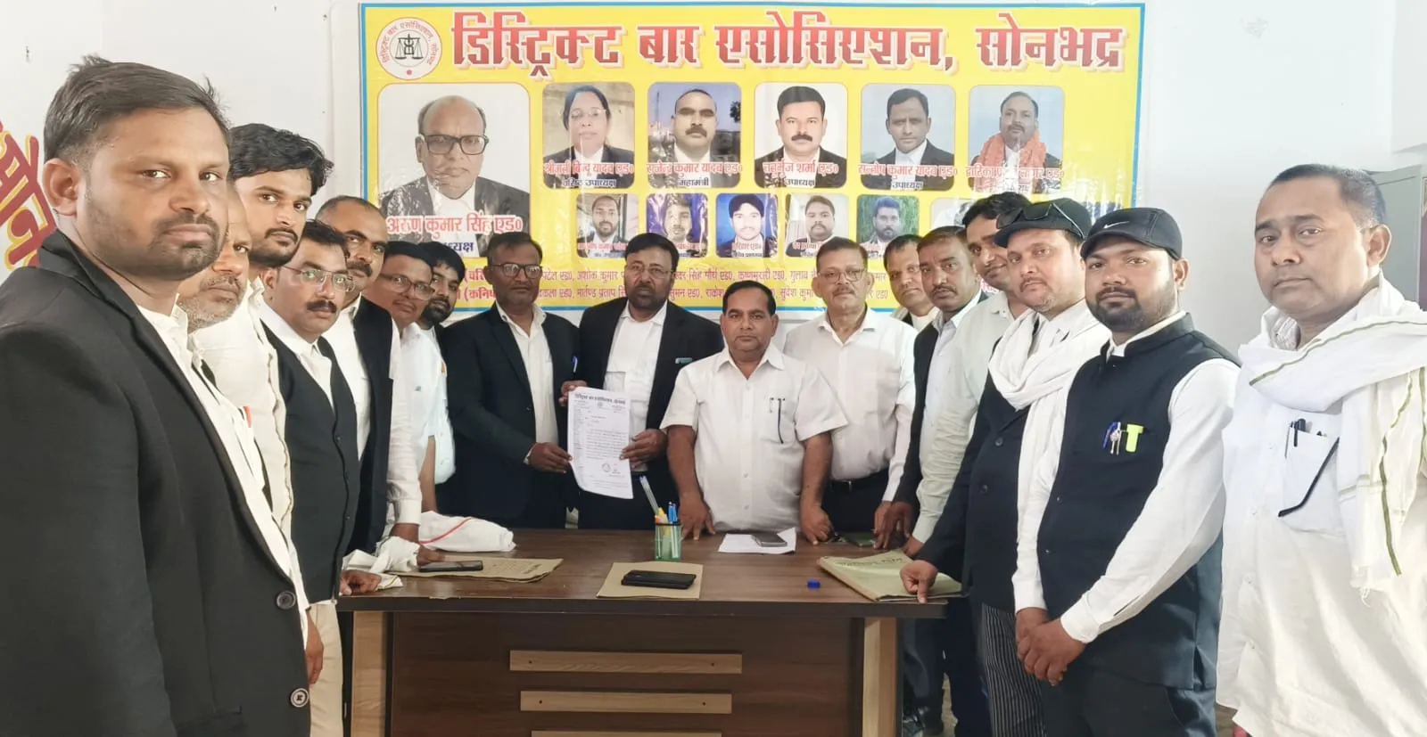 डिस्ट्रिक्ट बार एसोसिएशन, सोनभद्र अधिवक्ता के खिलाफ उत्पीड़न के मामले को लेकर शिकायत पर प्राथमिकी दर्ज