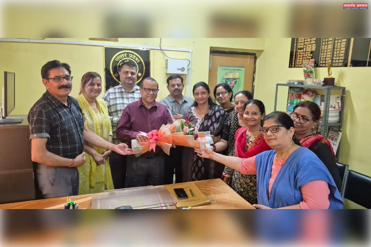 नवागत कार्यक्रम अधिकारी ने पदभार ग्रहण किया।