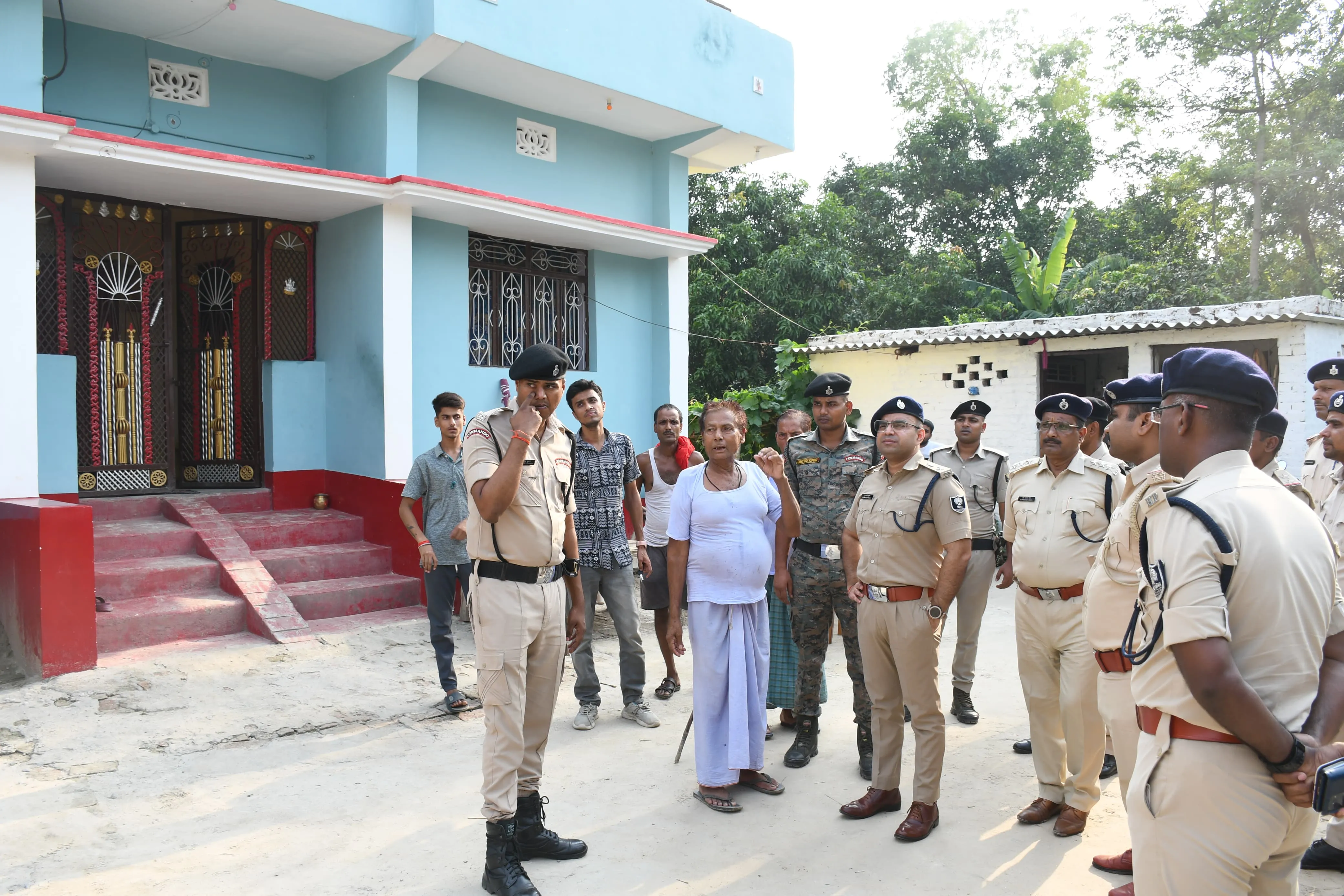 साठी थाना क्षेत्र अंतर्गत हुए फायरिंग का पुलिस अधीक्षक ने घटना स्थल पर स्वयं पहुंच लिया जायजा
