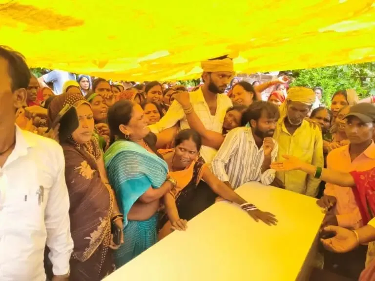 दुबई में हार्ट अटैक से प्रवासी मजदूर की मौत, 13 दिन बाद शव पहुंचते ही गांव में पसरा मातम