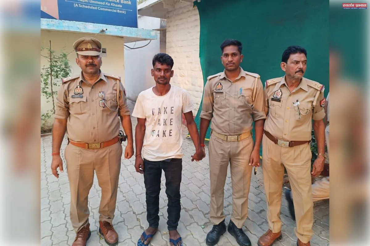 थाना लालगंज पुलिस द्वारा ट्रक में क्रूरता पूर्वक बान्धकर वध हेतु ले जाए जा रहे 28 राशि गोवंश बरामद, 01 शातिर गो-तस्कर अवैध तमंचा व कारतूस के साथ गिरफ्तार