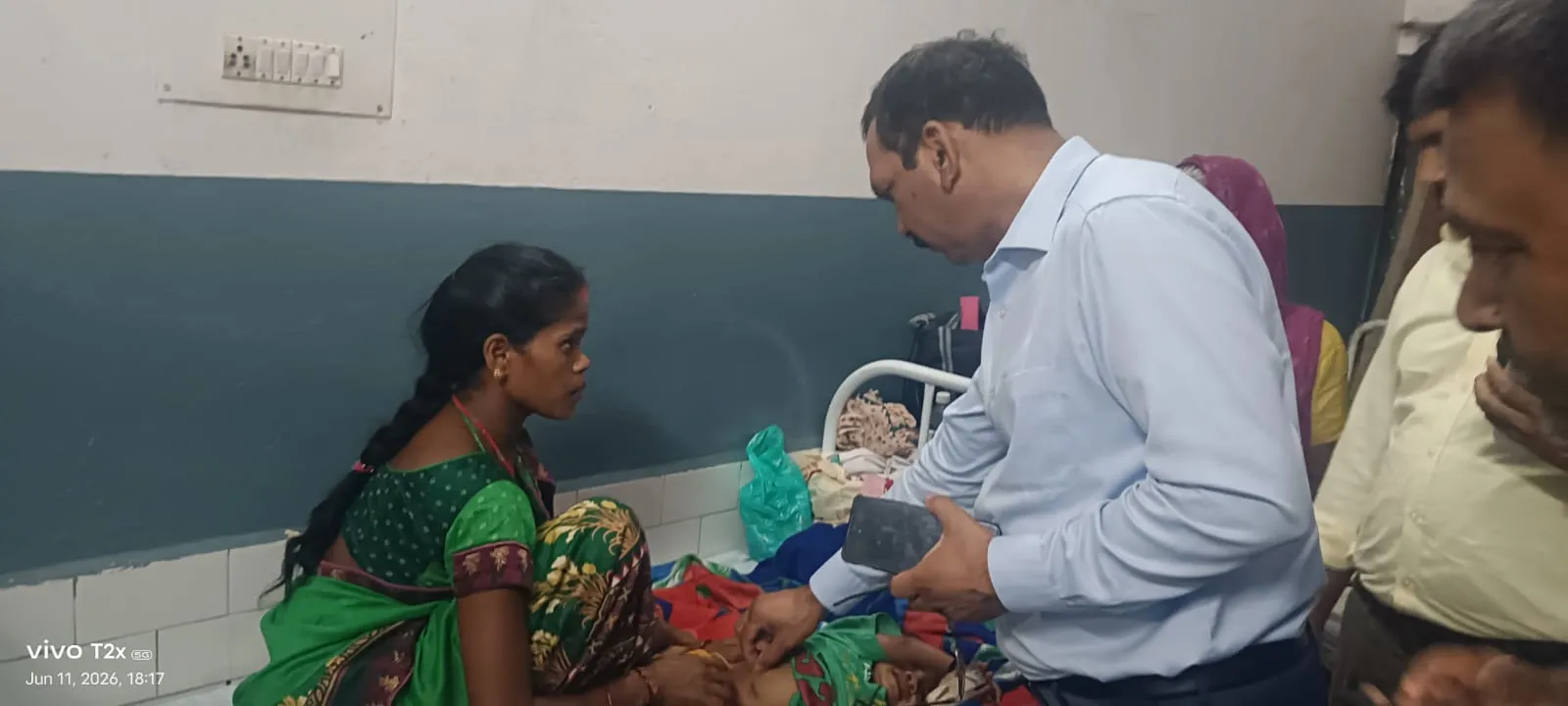सीएमओ पहुंचे सामुदायिक स्वास्थ्य केंद्र दुद्धी , वार्ड में मरीजों एवं सरकार द्वारा प्रदत्त जन सुविधाओं का जाना हाल