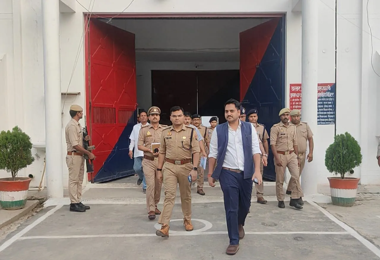 जिलाधिकारी  एवं पुलिस अधीक्षक  ने किया  जिला कारागार  का  आकस्मिक निरीक्षण,दिये त्वरित एवं गुणवत्तापूर्ण निस्तारण के निर्देश
