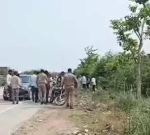 हाईवे किनारे अधजली महिला का शव मिलने से सनसनी, पहचान में जुटी पुलिस।