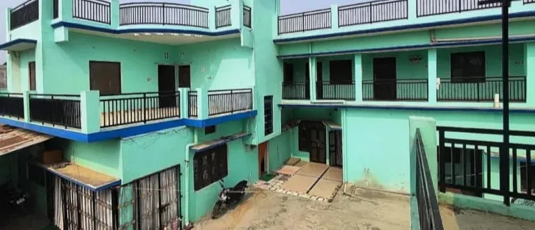 बस्ती PWD में 27 साल से जमे अधिकारी पर गंभीर आरोप, पत्नी की फर्म और 65 लाख के लेन-देन की जांच की मांग