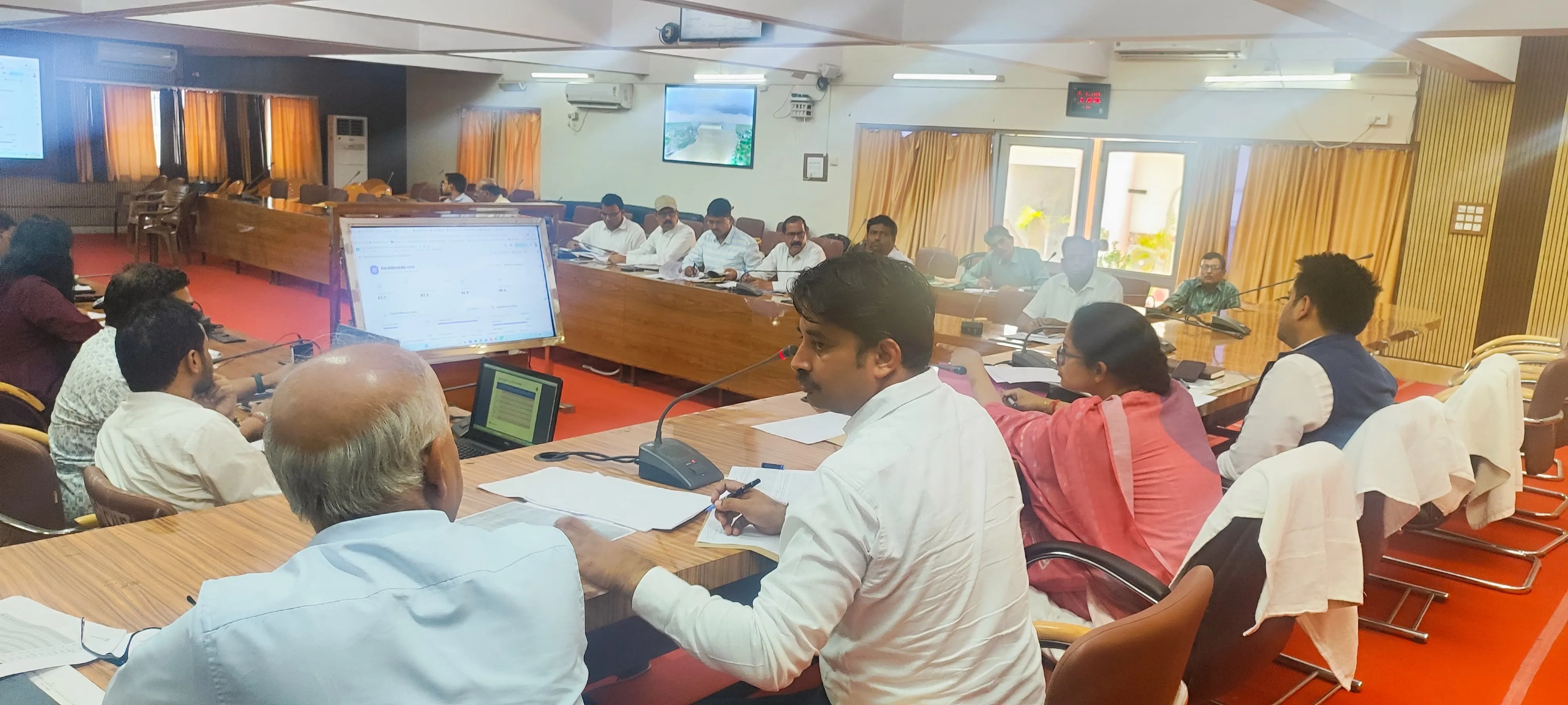 आईजीआरएस शिकायतों के गुणवत्तापूर्ण निस्तारण पर जिलाधिकारी का विशेष जोर