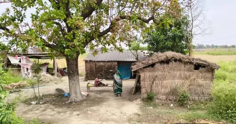 चकबंदी अधिकारियों की मनमानी, दलित परिवार के आशियाने को ही वृक्षारोपण के लिए किया चयनित 