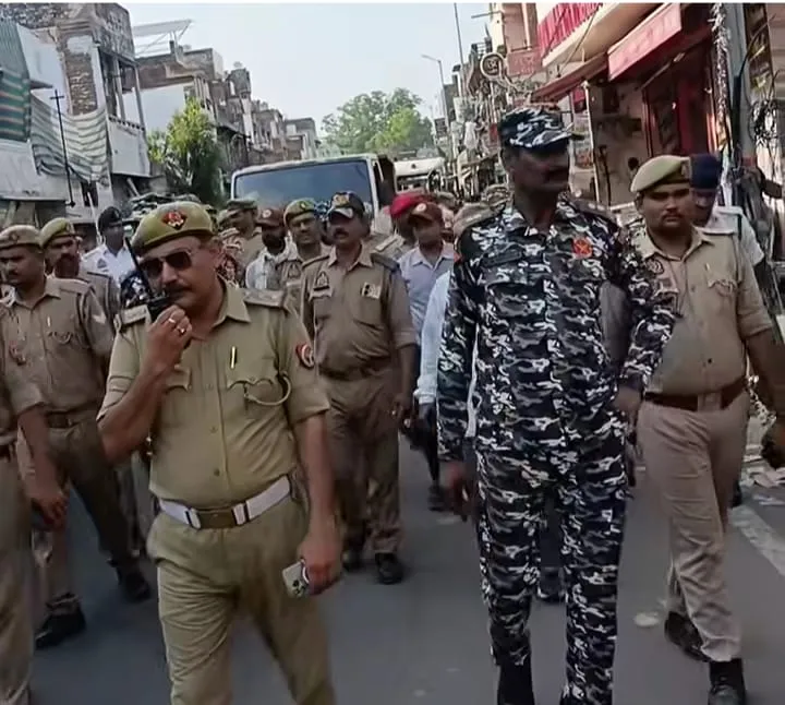 मोहर्रम की तैयारियों में जुटा प्रशासन, यातायात पुलिस व नगर निगम का संयुक्त अतिक्रमण विरोधी अभियान।