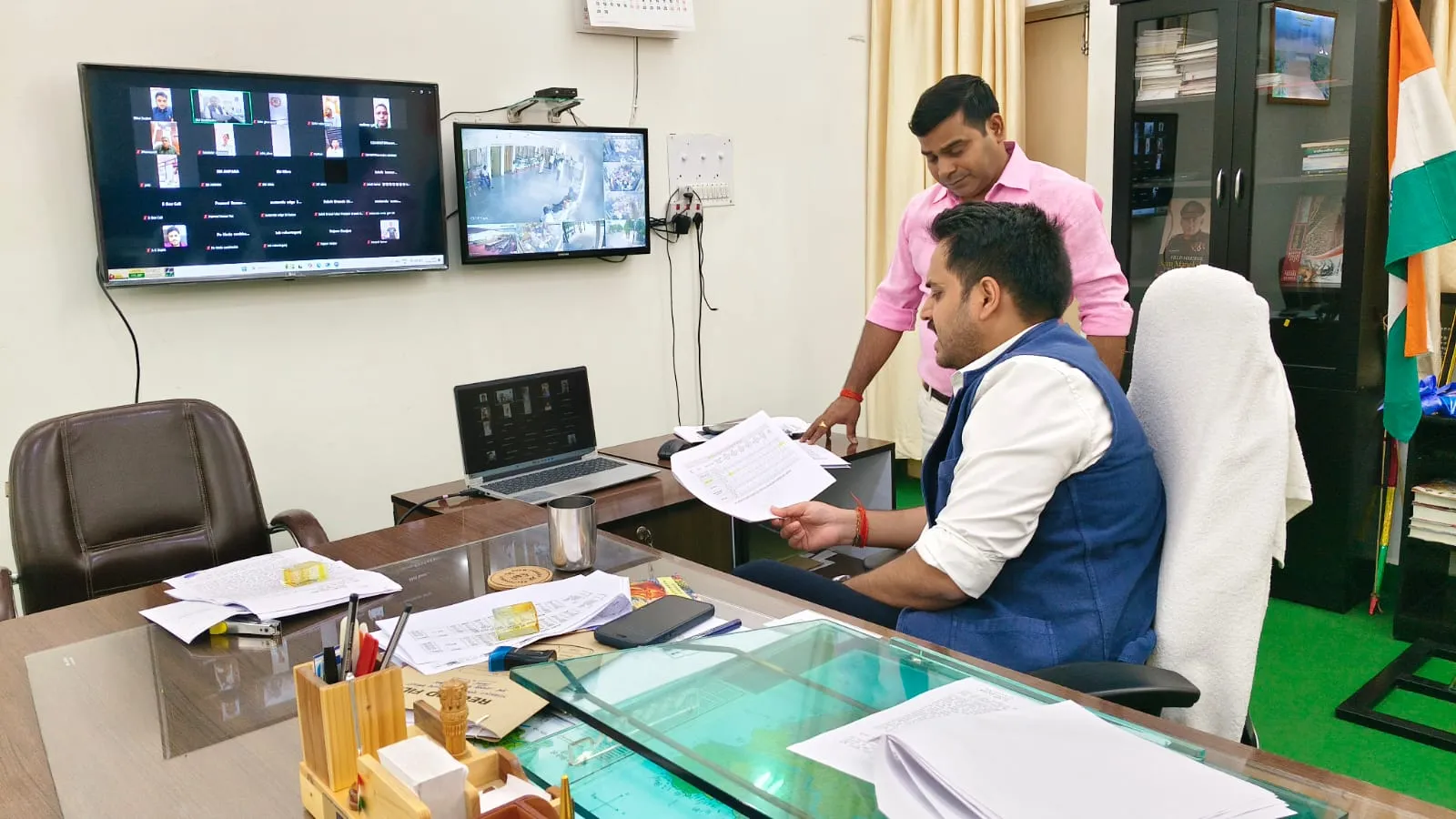 आईजीआरएस शिकायतों की समीक्षा में जिलाधिकारी सख्त