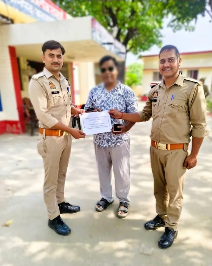 महराजगंज तराई पुलिस ने साइबर ठगी के शिकार युवक को दिलाए 65 हजार रुपये वापस