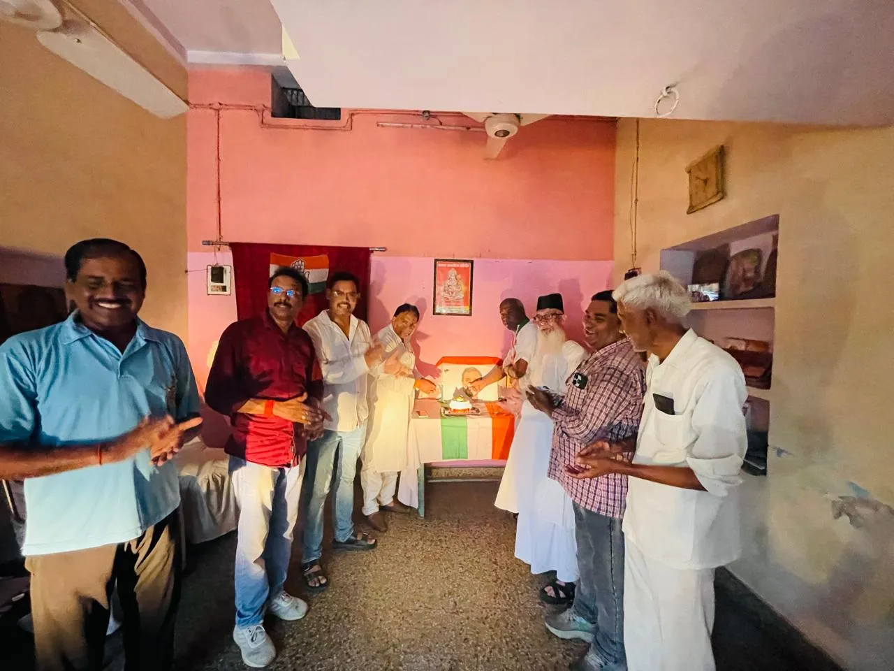 कांग्रेस कार्यकर्ताओं ने राहुल गांधी  का जन्मदिन मनाया  