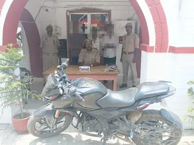 रौतापार फायरिंग कांड में बड़ी कार्रवाई: पुलिस कस्टडी रिमांड पर लेकर आरोपियों से बरामद की गई पिस्टल और बाइक