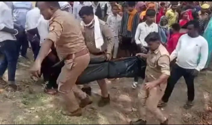 खेत में मिला सुरेश धरकार का शव, परिजनों ने लगाया हत्या का आरोप।