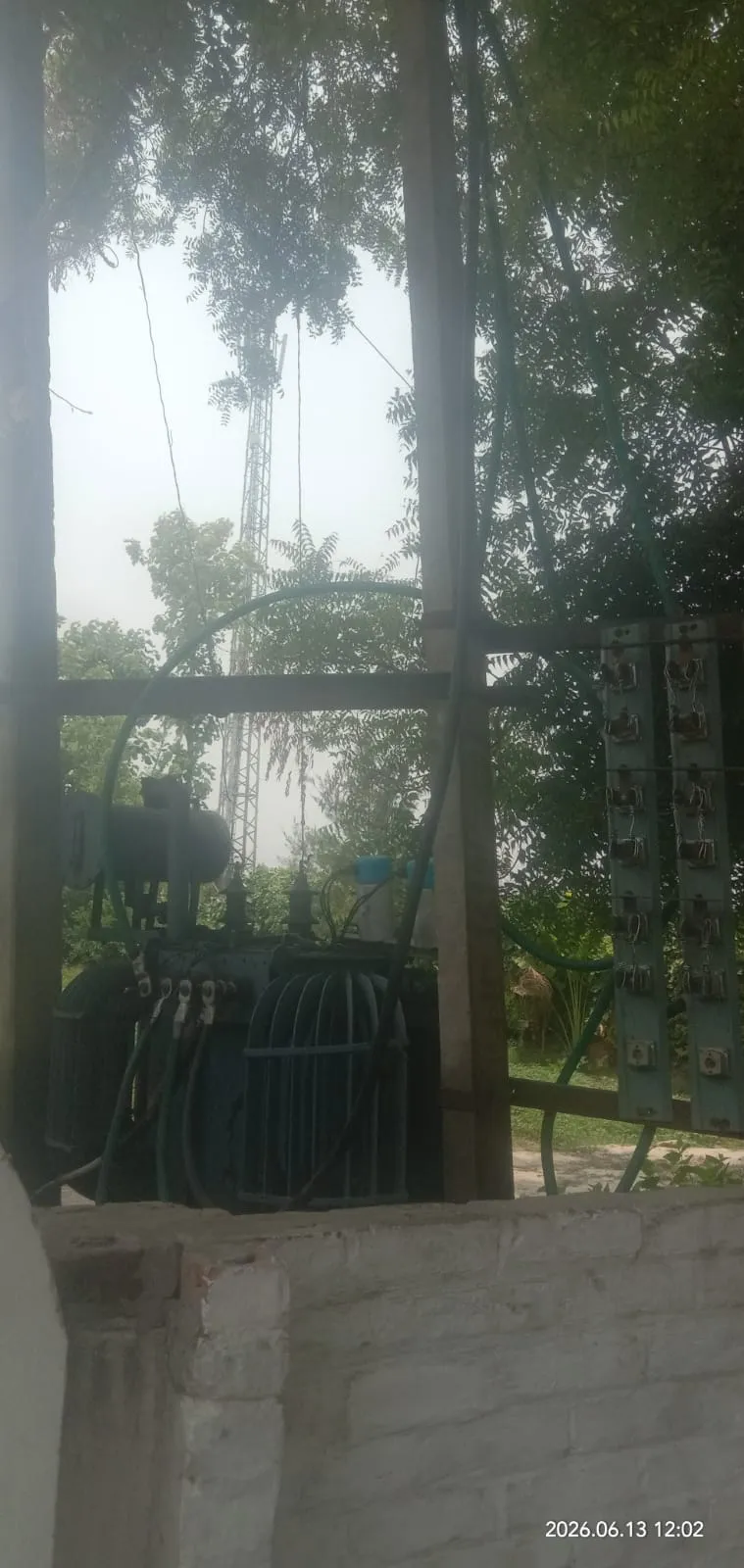 भीषण गर्मी में बिजली संकट से जूझ रहा बड़ा चाका, जल्द नया ट्रांसफार्मर लगाने का आश्वासन