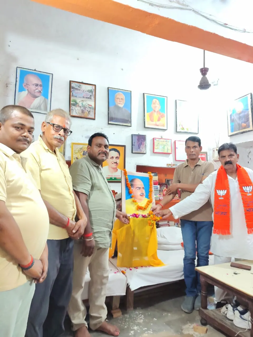 डॉ. श्यामा प्रसाद मुखर्जी के बलिदान दिवस पर नैनी में श्रद्धांजलि अर्पित ।