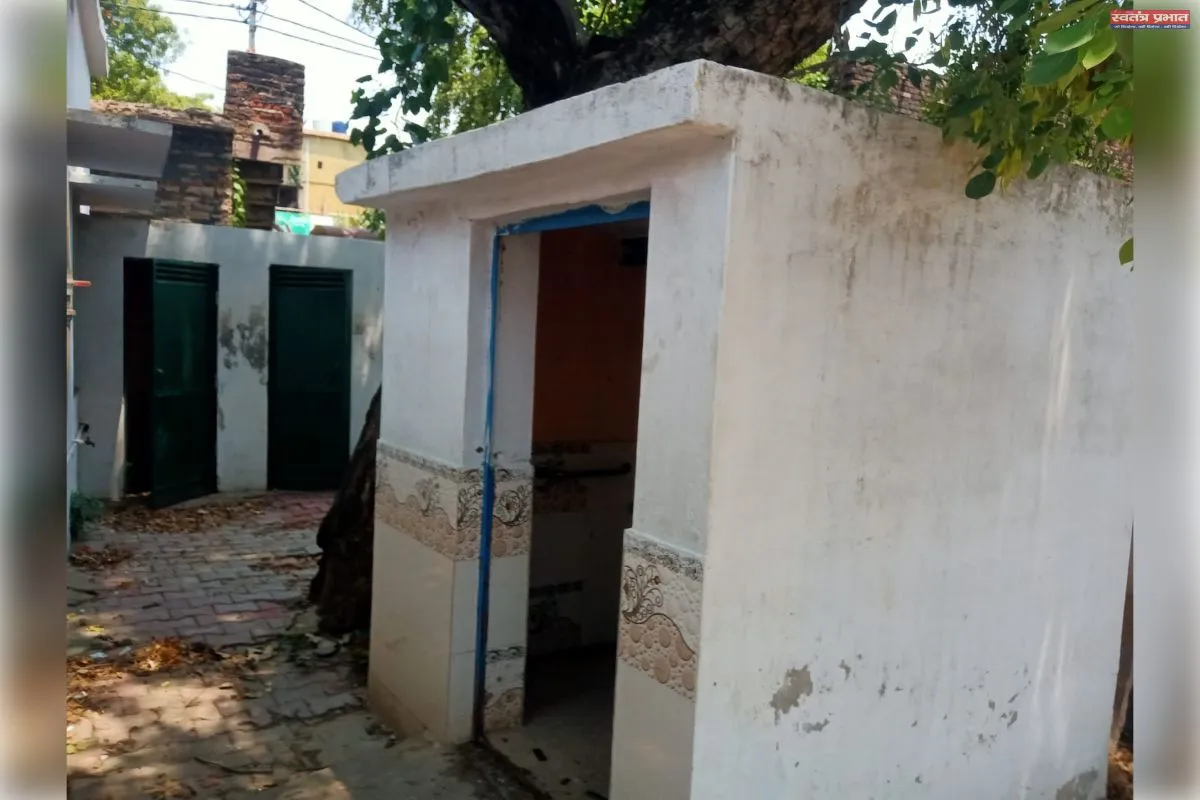 एडीयो पंचायत हलिया से साठ गाठ करके  मलाई काट रहे हैं ग्राम पंचायत में बैठे सचिव
