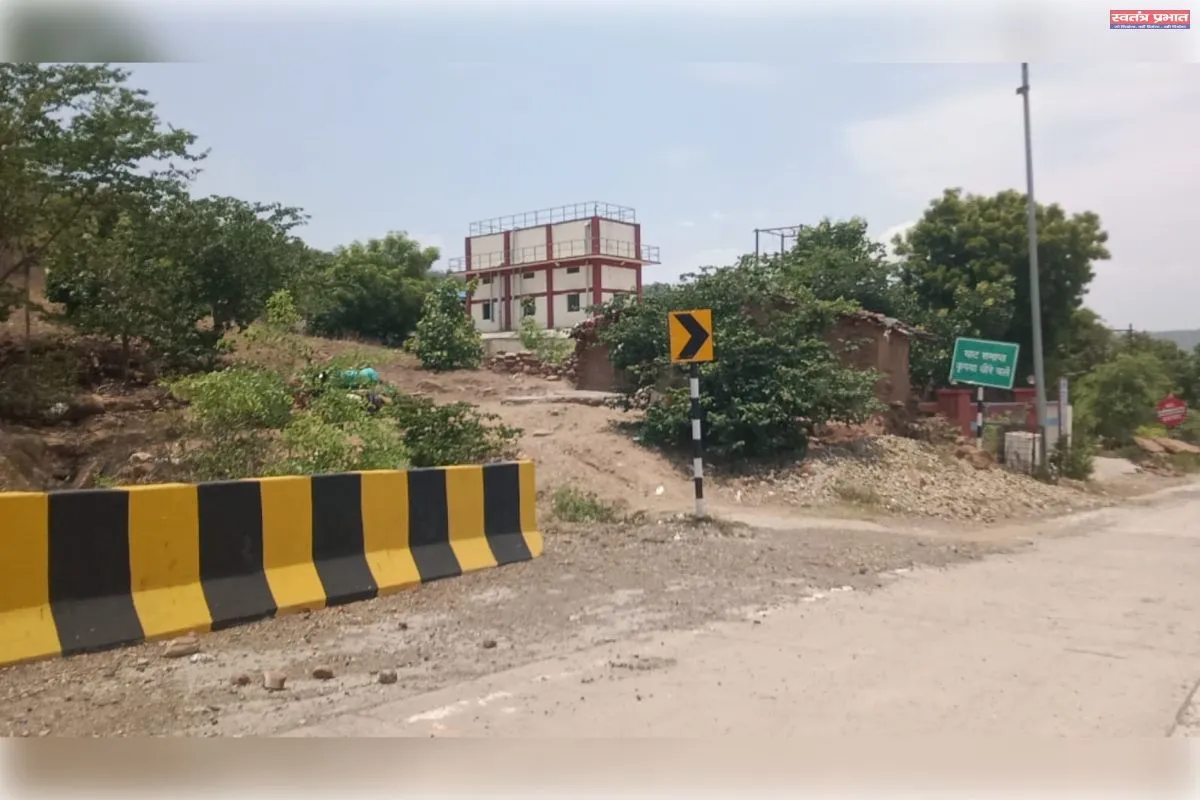 ड्रमंडगंज मे हनुमान मंदिर के बगल में चल रहा देह व्यापार का धंधा &nbsp;ग्रामीणों में आक्रोश