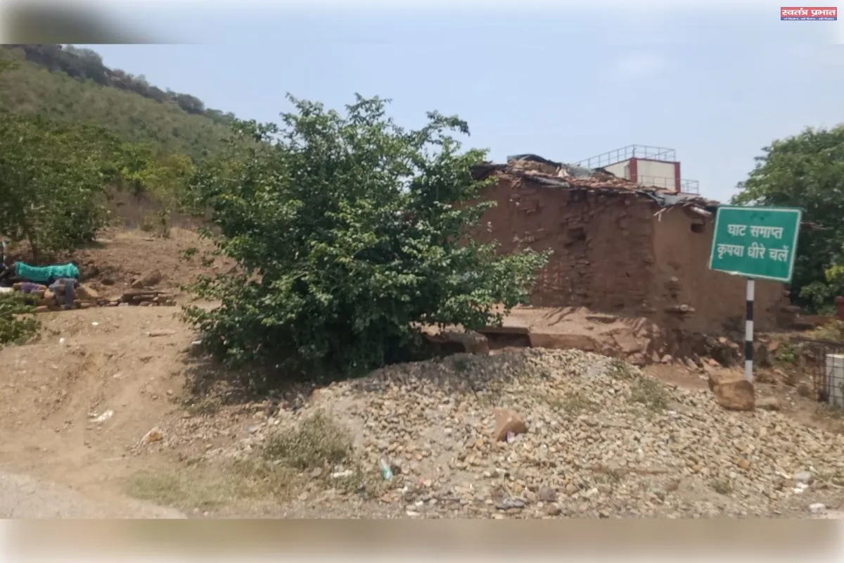 ड्रमंडगंज मे हनुमान मंदिर के बगल में चल रहा देह व्यापार का धंधा &nbsp;ग्रामीणों में आक्रोश 