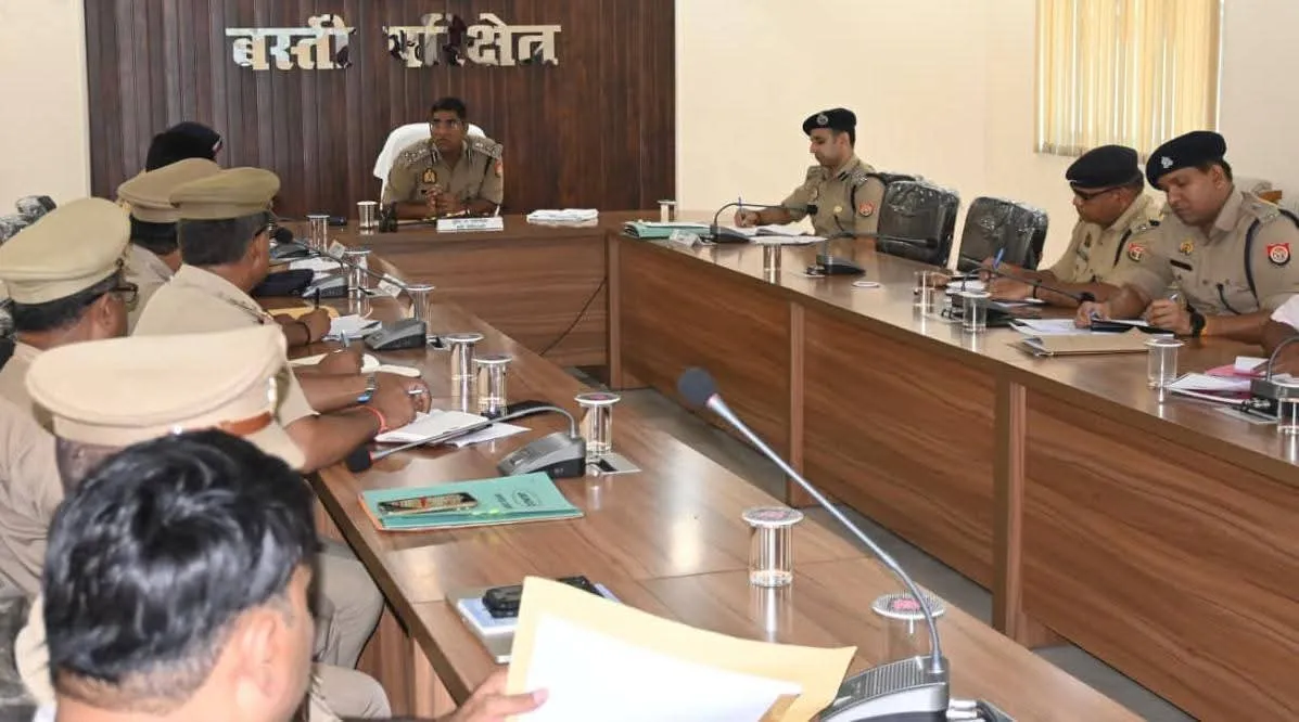 अपराध नियंत्रण को लेकर डीआईजी ने तीनों जिलों के पुलिस अधिकारियों को दिए सख्त निर्देश