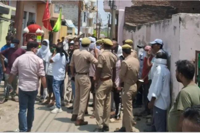 बंद मकान में 70 वर्षीय बुजुर्ग का सड़ा-गला शव मिला, दुर्गंध उठने पर खुला मामला।