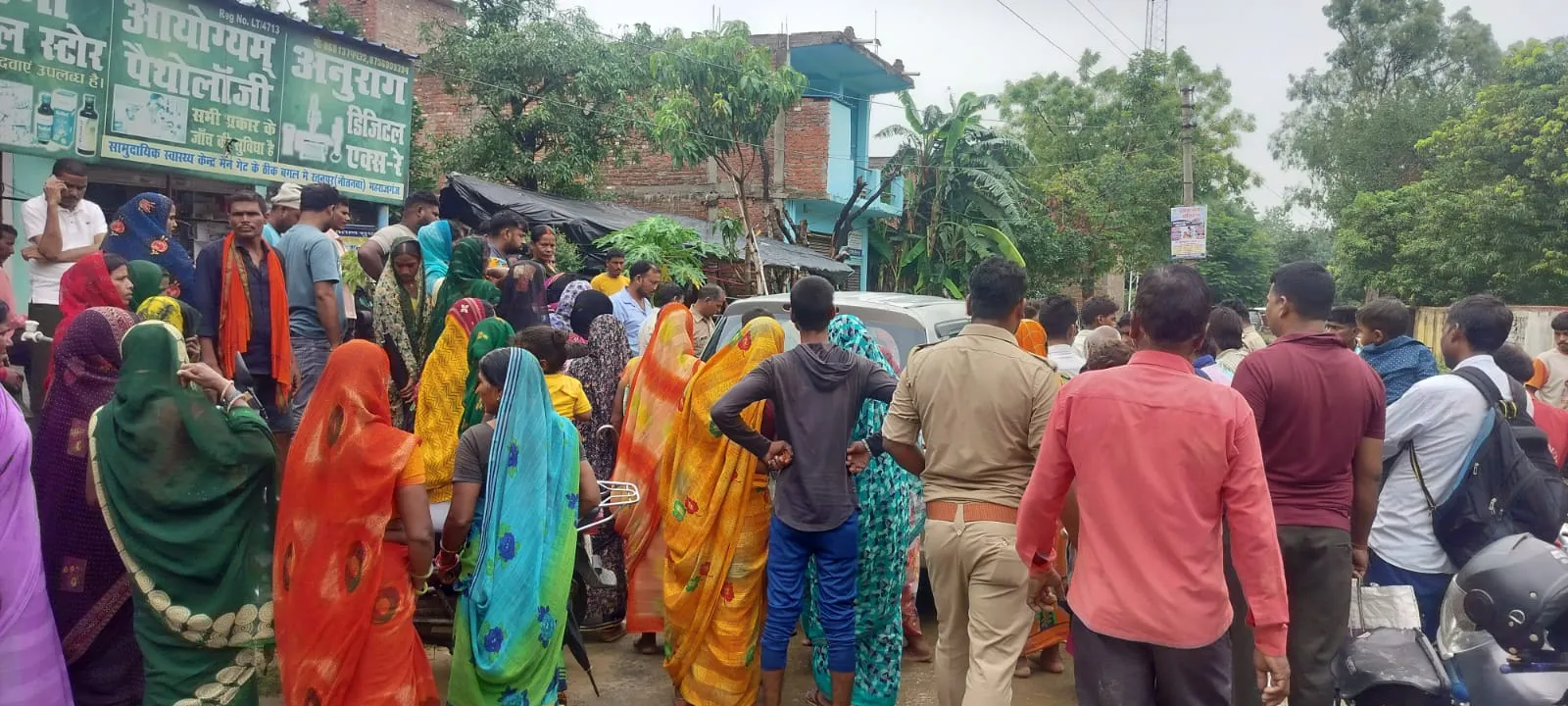 आकाशीय बिजली की चपेट में आने से 12 वर्षीय किशोर की मौत, दो अन्य घायल