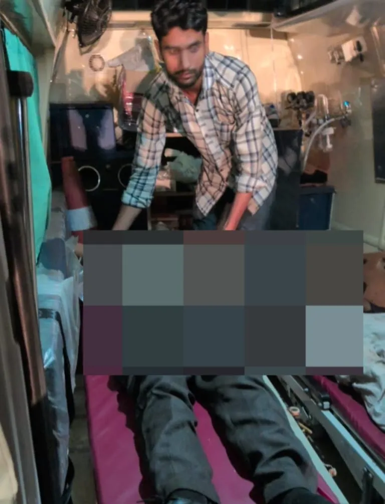 तेज रफ्तार डीसीएम ने हाईवे पर काम कर रहे तीन लोगों को रौंदा, एक की मौत, दो घायल
