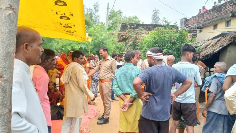 कच्ची दीवार गिरने से मलबे में दबी वृद्ध महिला की मौत, परिवार में मचा कोहराम