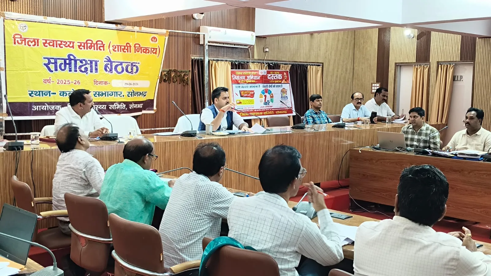 जिला स्वास्थ्य समिति की बैठक में सीएचसी की सभी मूलभूत सुविधाएं सुदृढ़ करने के निर्देश-जिलाधिकारी