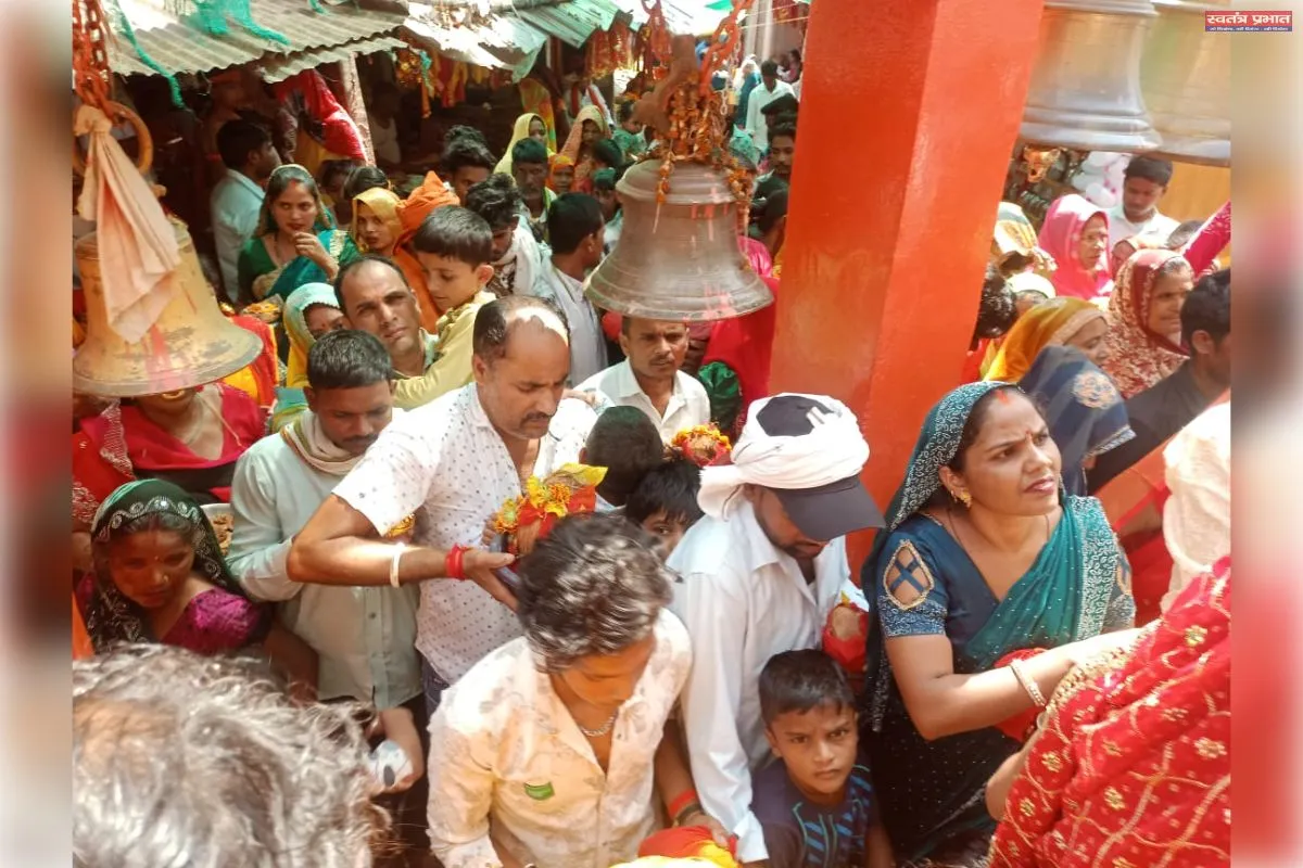 प्रसिद्ध गड़बडा़ शीतला धाम में &nbsp;चोरो के द्वारा भारी सोनहुला पर किया गया हाथ साफ।