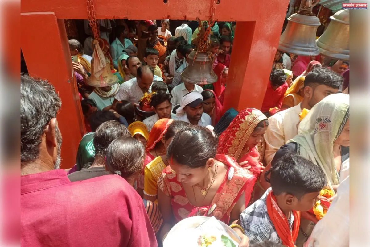 प्रसिद्ध गड़बडा़ शीतला धाम में  चोरो के द्वारा भारी सोनहुला पर किया गया हाथ साफ। 