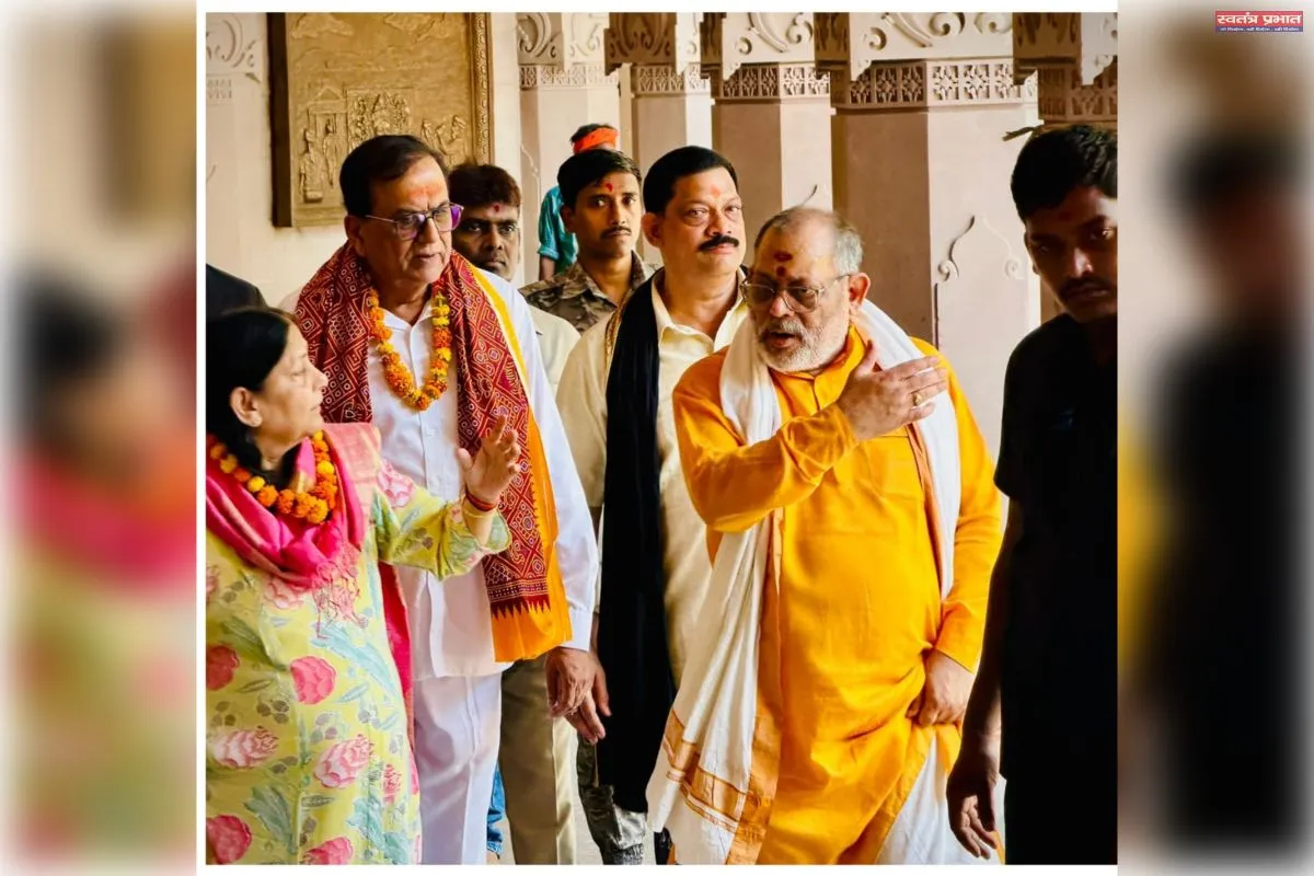 बसपा राष्ट्रीय महासचिव सतीश मिश्रा ने किए मां विंध्यवासिनी के दर्शन, बोले- 2027 चुनाव की तैयारी शुरू