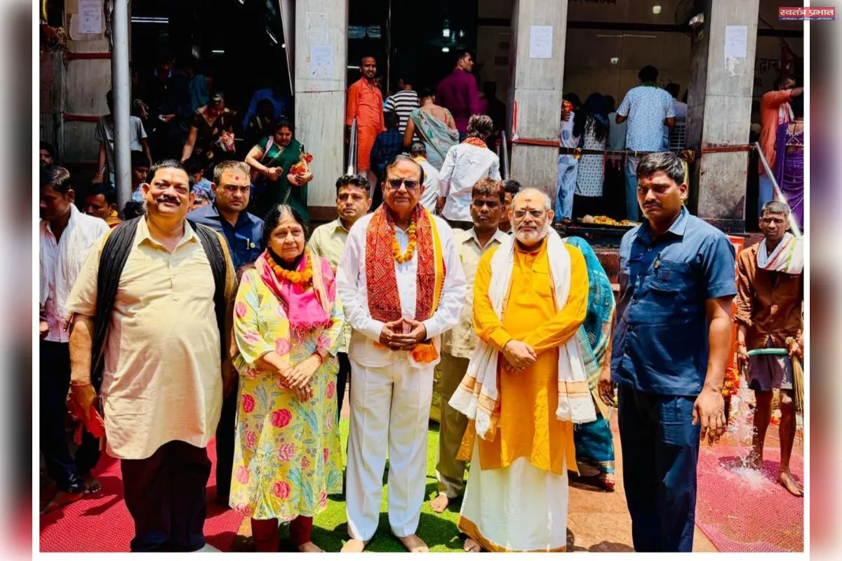 बसपा राष्ट्रीय महासचिव सतीश मिश्रा ने किए मां विंध्यवासिनी के दर्शन, बोले- 2027 चुनाव की तैयारी शुरू