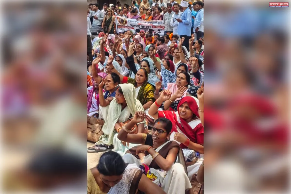बकाया भुगतान को लेकर आशा एवं संगिनी कर्मियों ने डीएम को सौंपा ज्ञापन, आंदोलन की दी चेतावनी