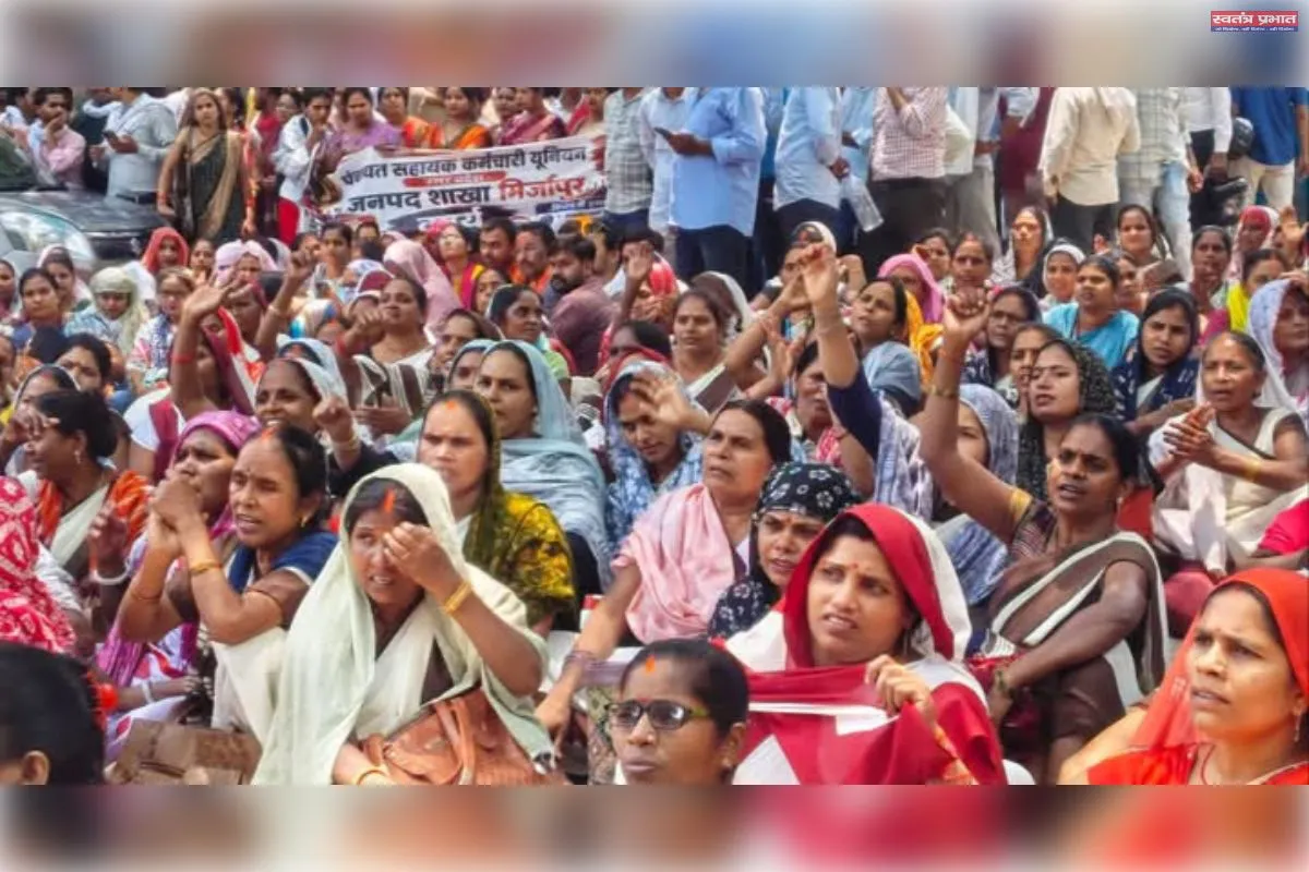बकाया भुगतान को लेकर आशा एवं संगिनी कर्मियों ने डीएम को सौंपा ज्ञापन, आंदोलन की दी चेतावनी