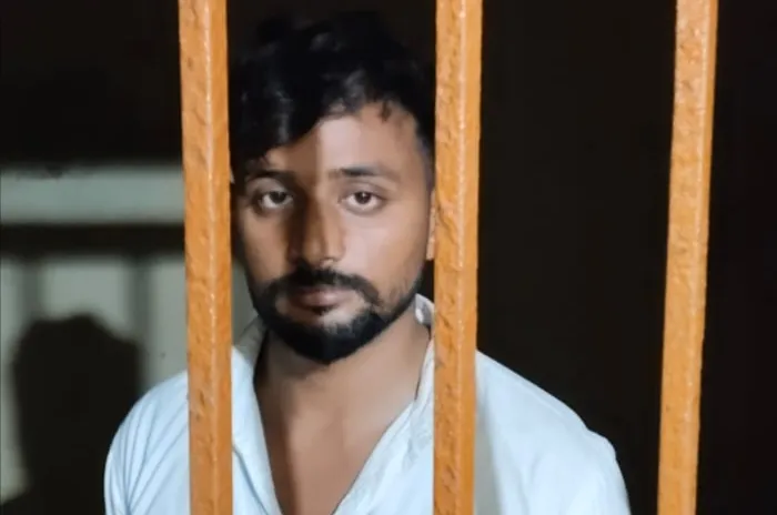 ख़जनी में वायरल वीडियो के आधार पर कार्रवाई, नीलगाय को दौड़ाने वाला युवक गिरफ्तार