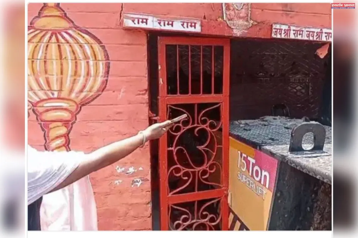 मंदिर में घुसी क्रेन बाल बाल बचे दर्शनार्थी। 
