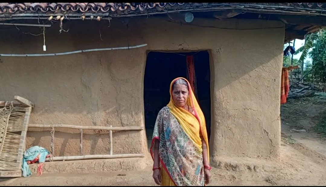 पलामू माओवादी की आतंक में पति की हत्या, 19 वर्षों से दर-दर भटक रही विधवा महिला