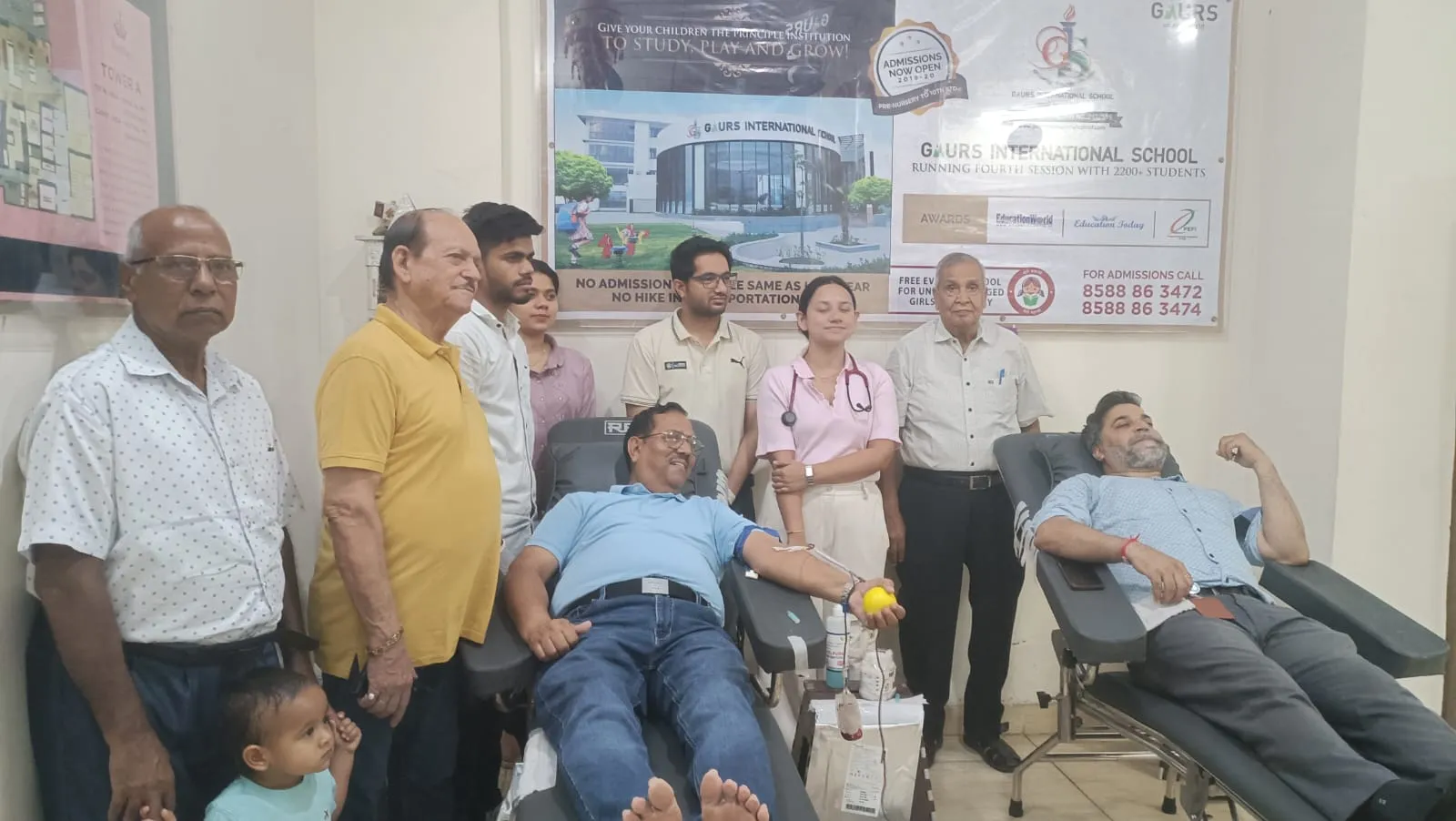 ब्लड मैन निर्मल जैन ने 101वीं बार रक्तदान कर किया रक्तदान शिविर का उद्घाटन